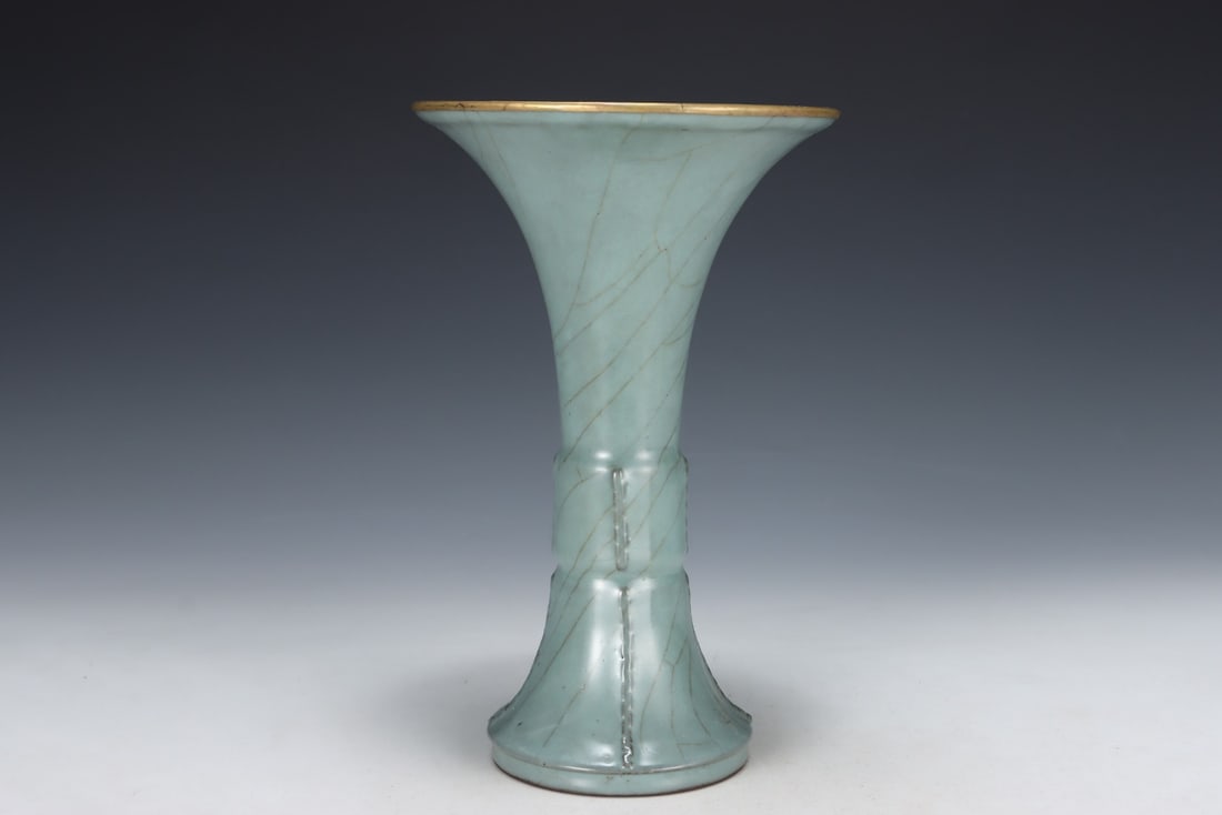 An Exquisite Guan yao Vase - 4