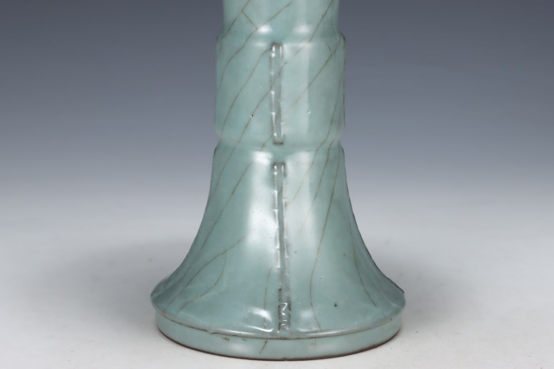 An Exquisite Guan yao Vase - 6