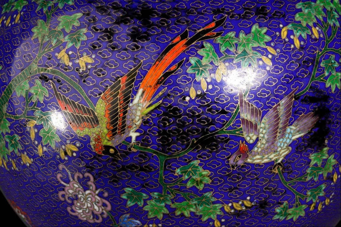 An Exquisite Cloisonne Flower and Bird Pattern Jar - 2