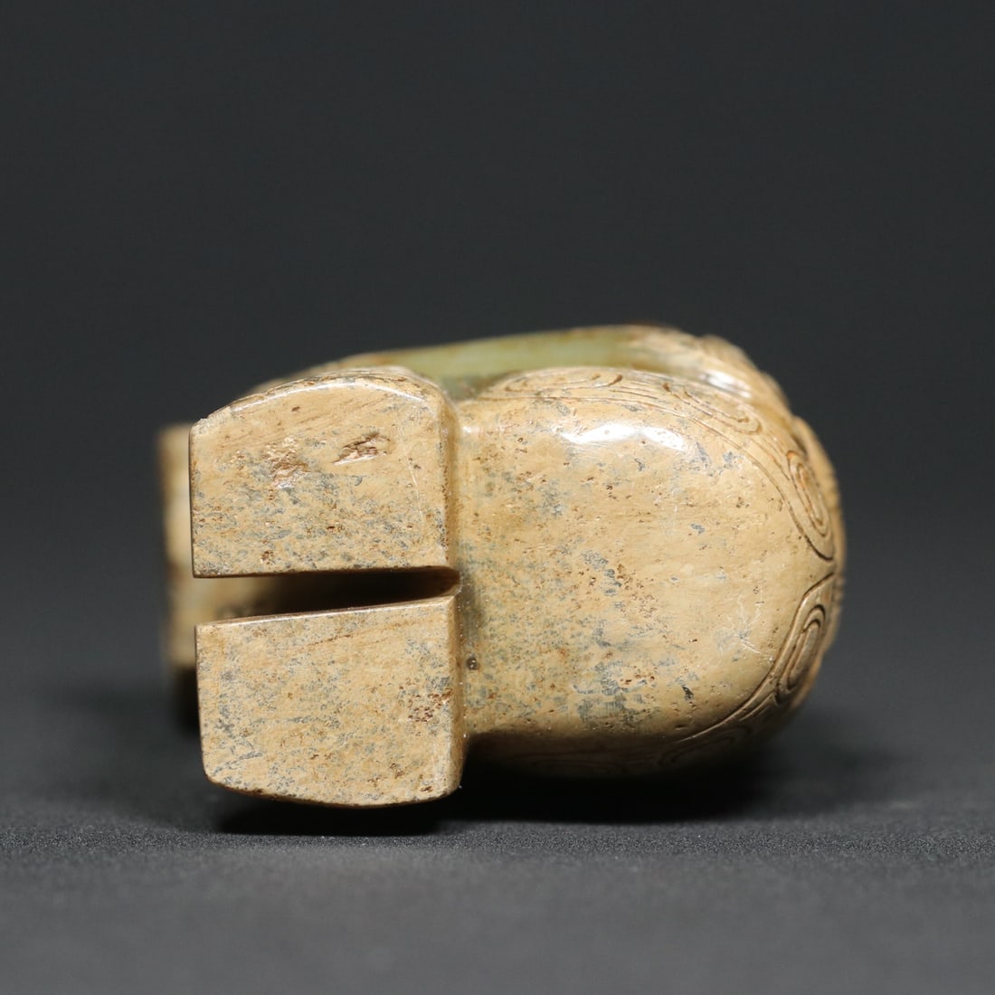 An Exquisite White Jade Bear Ornament - 11