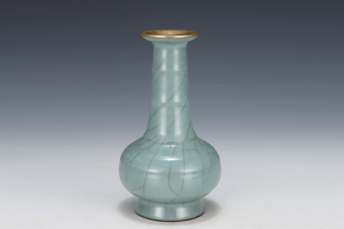 An Exquisite Guan yao Vase - 4