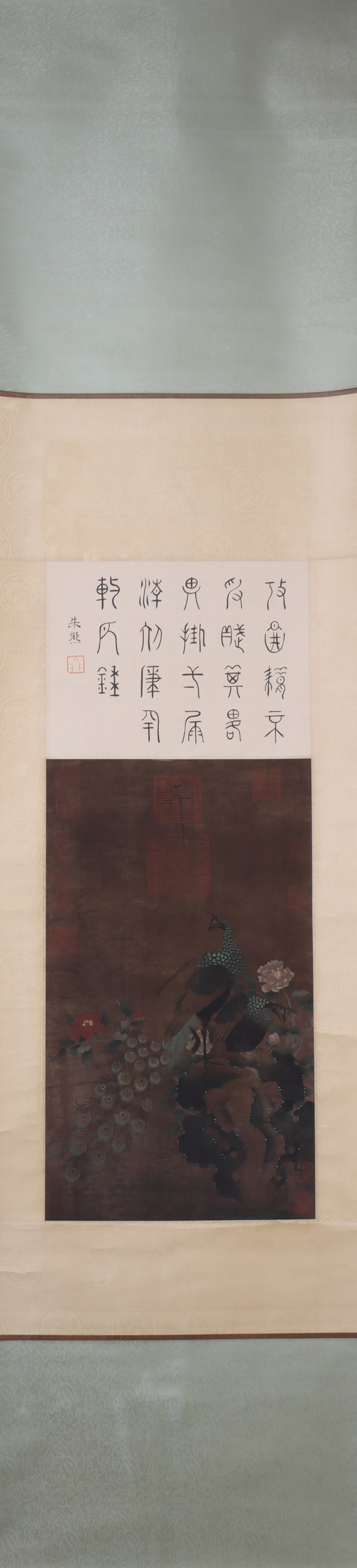 A Chinese Vertical Scroll Ink Painting of Flower and Bird on Silk: A Chinese Vertical Scroll Ink Painting of Flower and Bird on Silk Song huizong Size:75cmx30cm (The Dimensions Of All Batches Are Manually Measured.If You Need More Detailed Information, Please