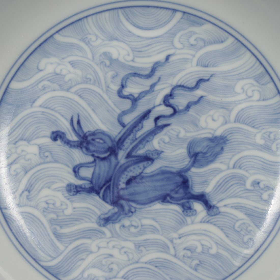 An Exquisite Blue and White Auspicious Beast Pattern Seawater Pattern Plate - 4
