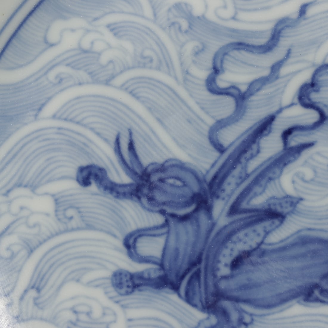 An Exquisite Blue and White Auspicious Beast Pattern Seawater Pattern Plate - 5