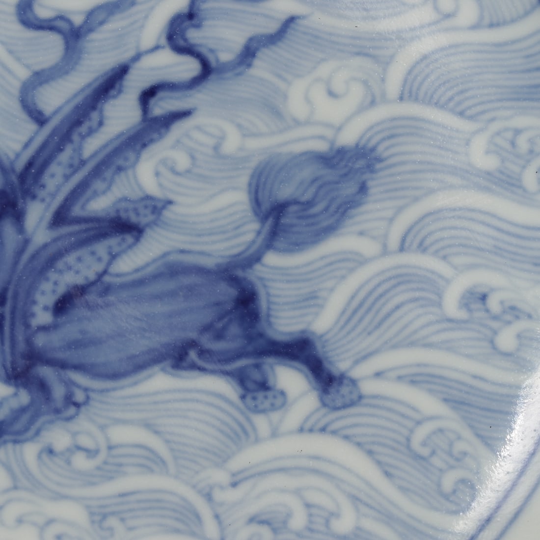 An Exquisite Blue and White Auspicious Beast Pattern Seawater Pattern Plate - 6