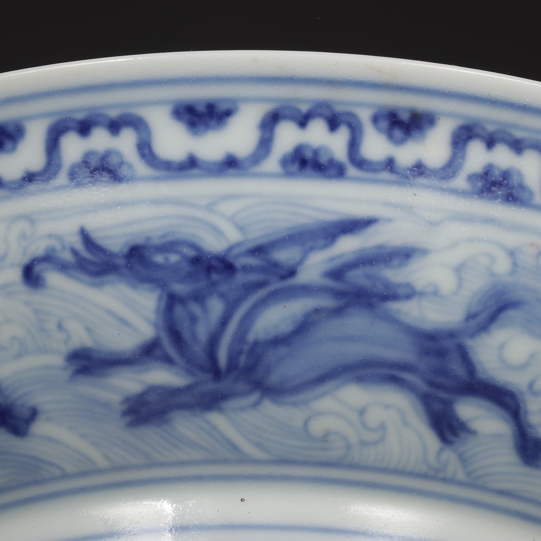 An Exquisite Blue and White Auspicious Beast Pattern Seawater Pattern Plate - 8