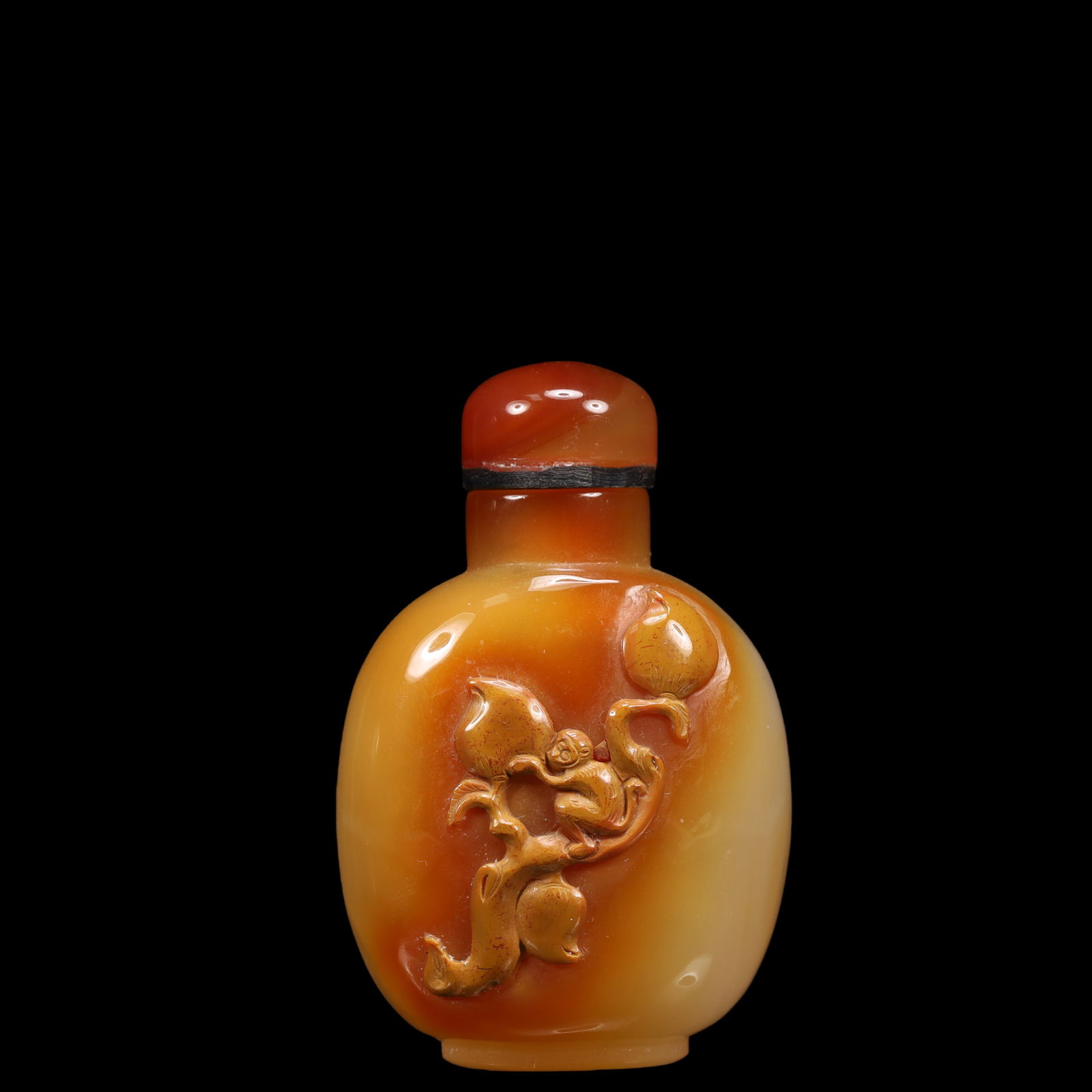 An Exquisite Agate Monkey Pattern Snuff Bottle: An Exquisite Agate Monkey Pattern Snuff Bottle Qing Dynasty, China Size:4.5cmx2.5cmx6.5cm Weight:52g (The Dimensions Of All Batches Are Manually Measured.If You Need More Detailed Information,