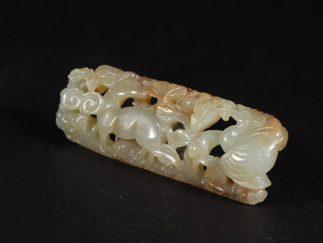 An Exquisite White Jade Deer Pattern Ornament - 3