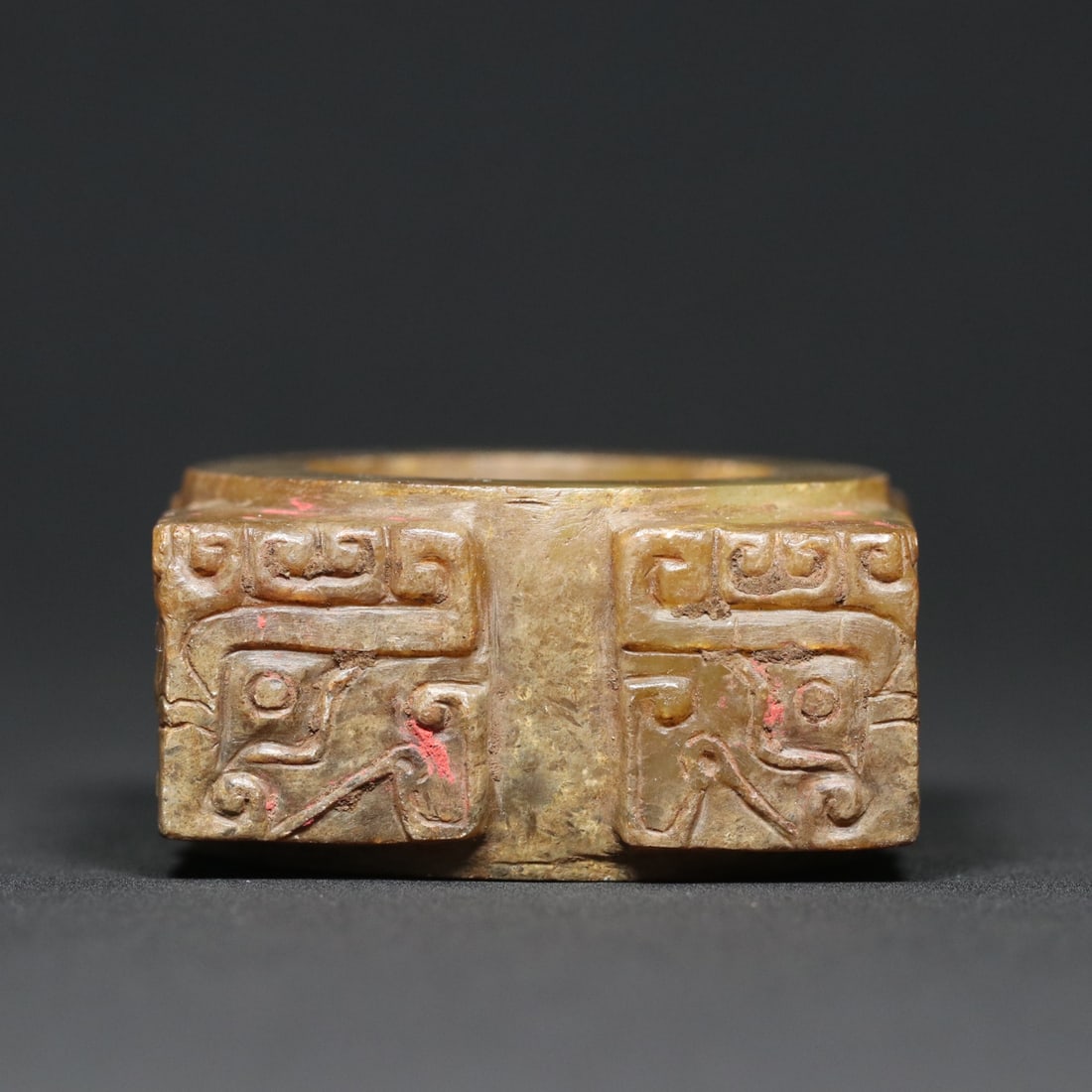 An Exquisite White Jade Beast-Face Pattern Ornament: An Exquisite White Jade Beast-Face Pattern Ornament Han Dynasty, China Size:5cmx4.9cmx2.5cm Weight:111.8g (The Dimensions Of All Batches Are Manually Measured.If You Need More Detailed Information,