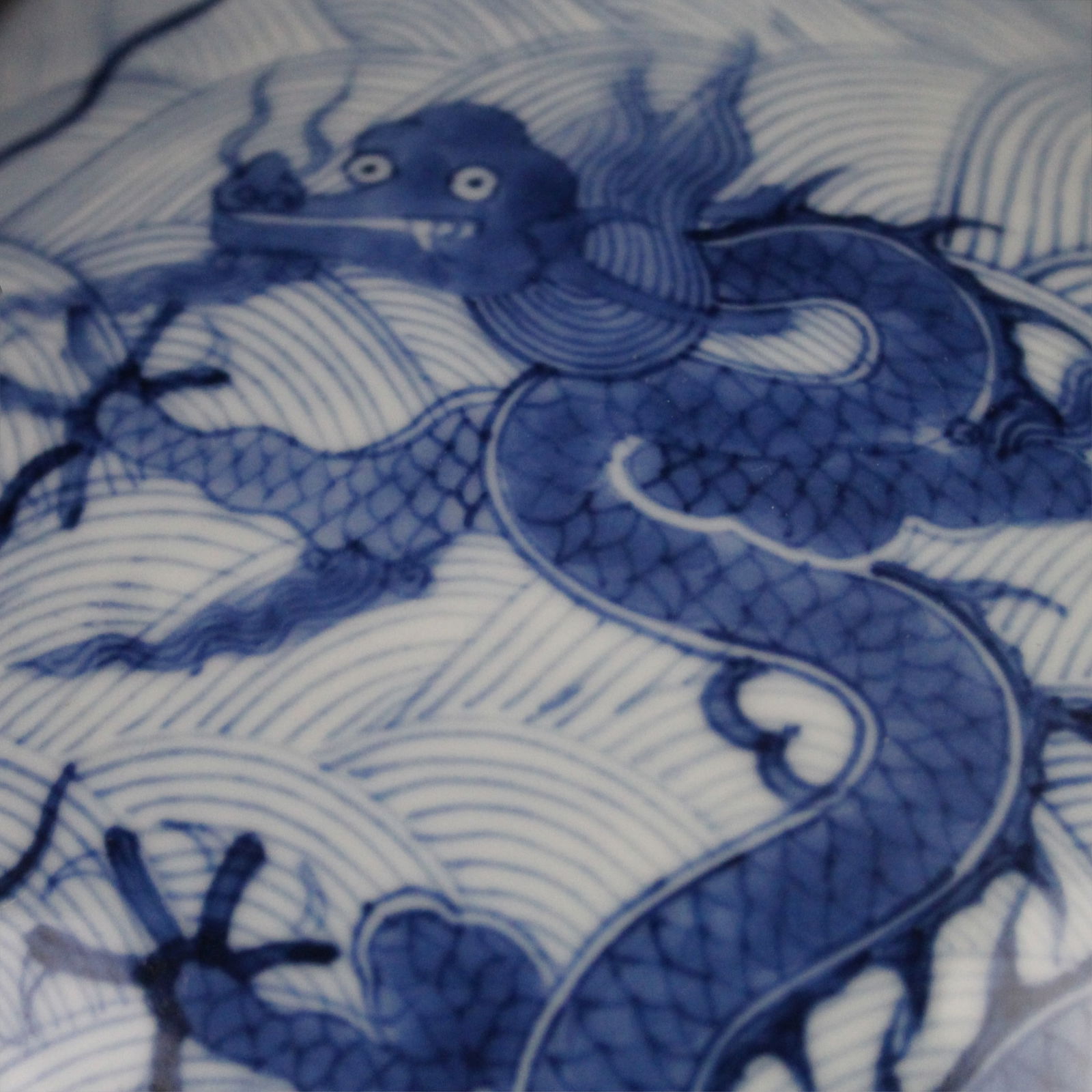 An Exquisite Blue and White Dragon Pattern Seawater Pattern Vase - 5