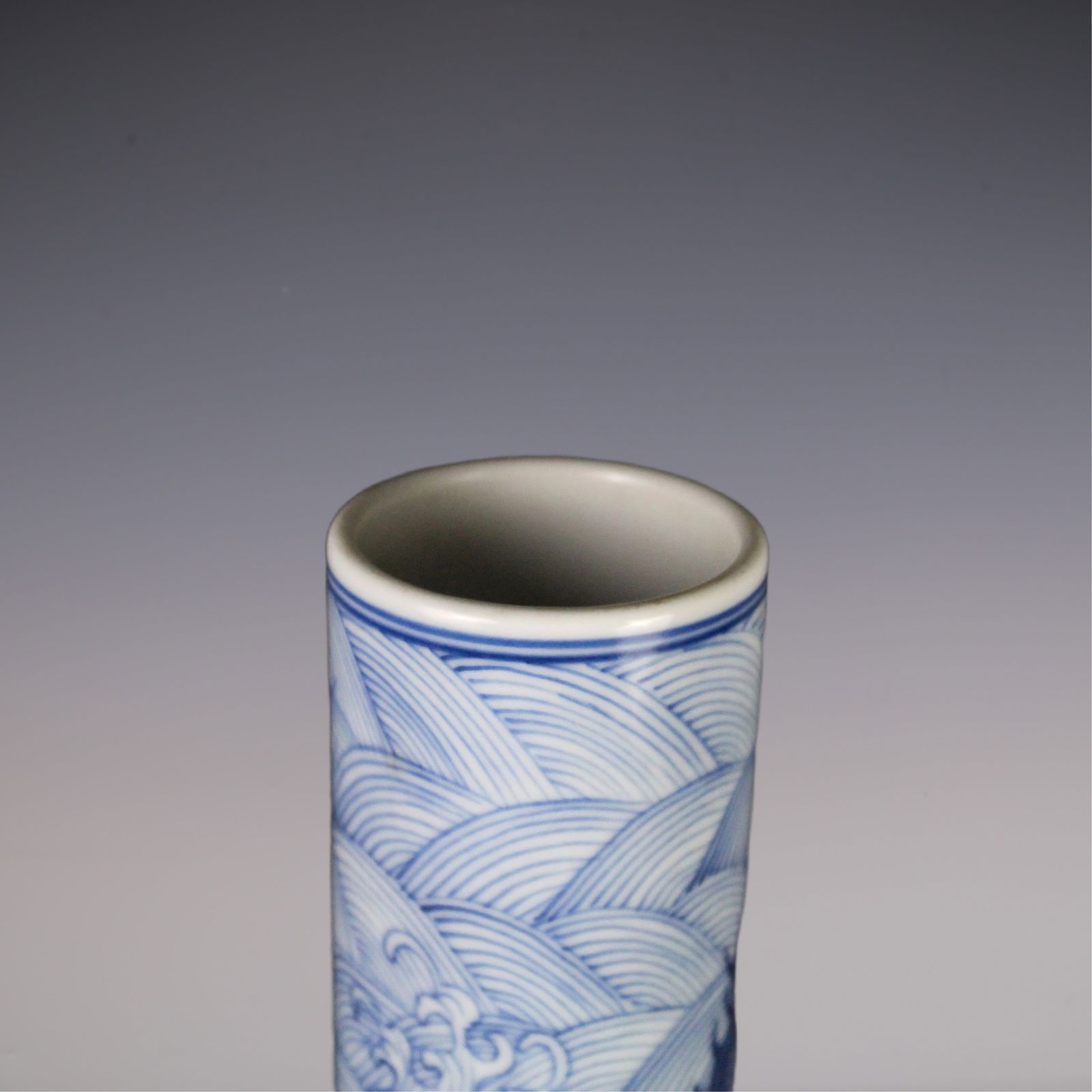 An Exquisite Blue and White Dragon Pattern Seawater Pattern Vase - 6