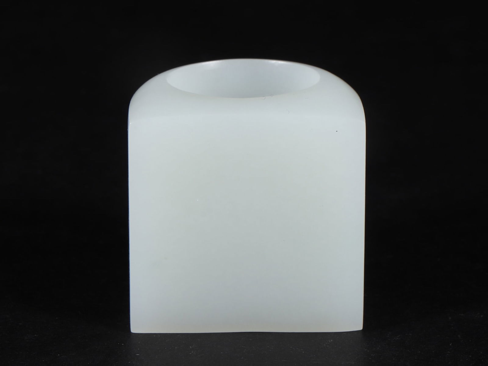 An Exquisite White Jade Ring - 3