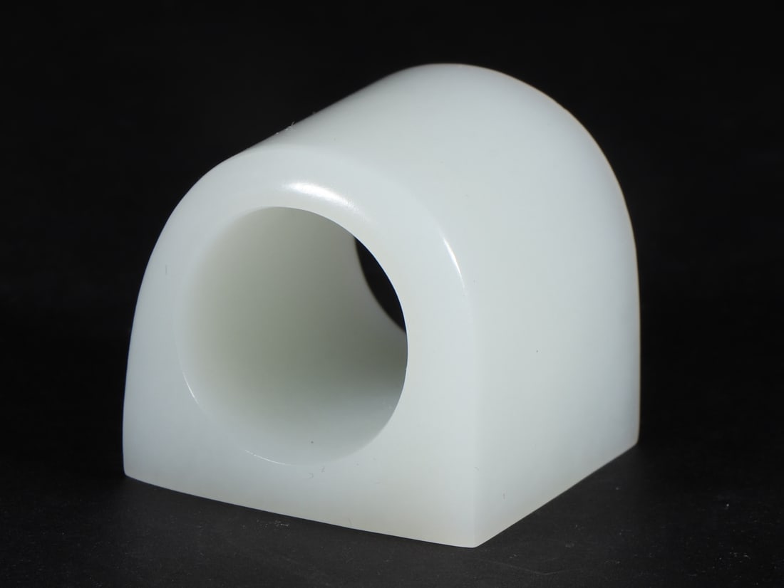 An Exquisite White Jade Ring - 5