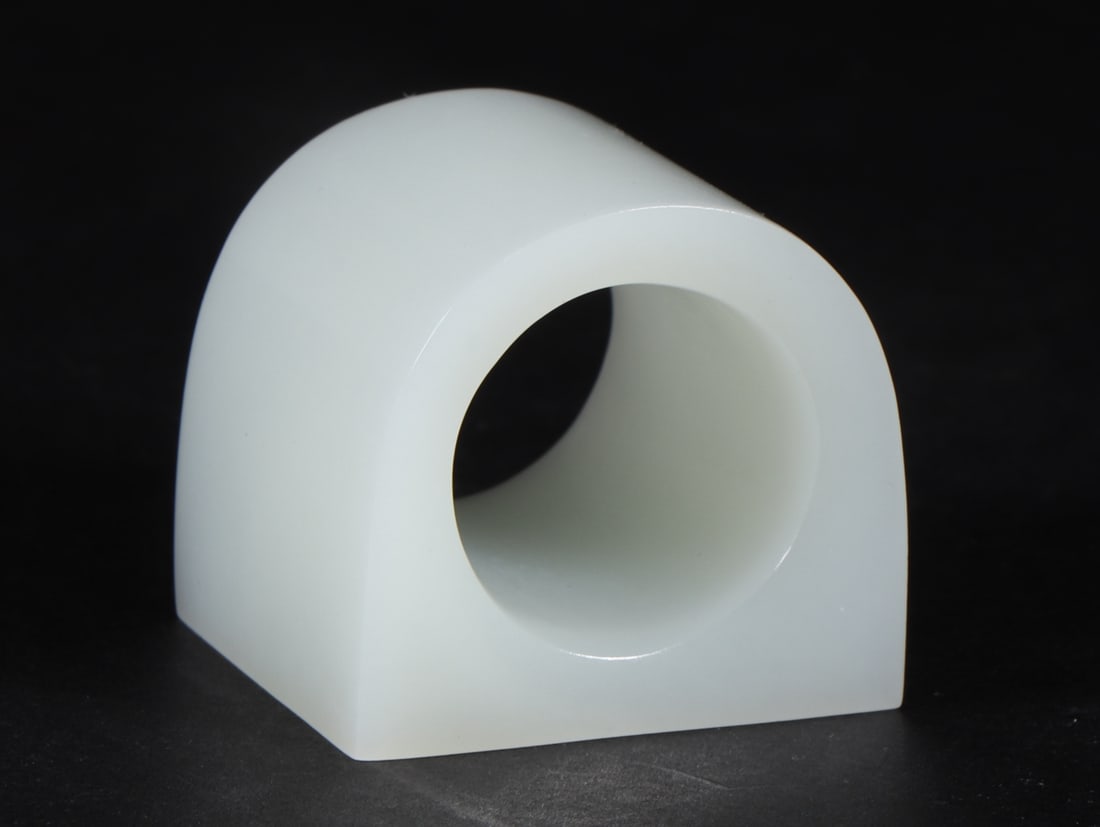 An Exquisite White Jade Ring - 6