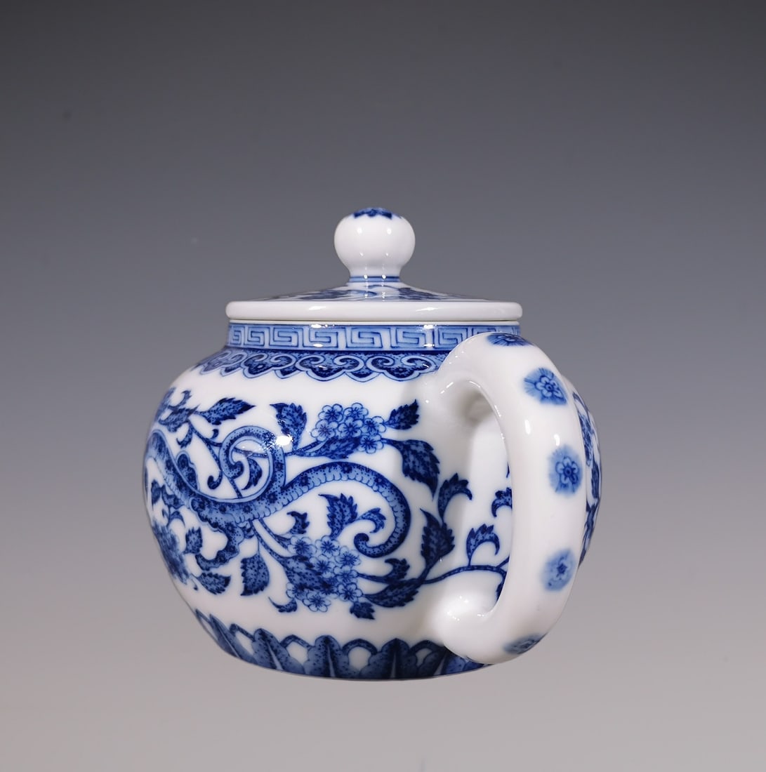 An Exquisite Blue and White Lotus Pattern Dragon Pattern Teapot - 2