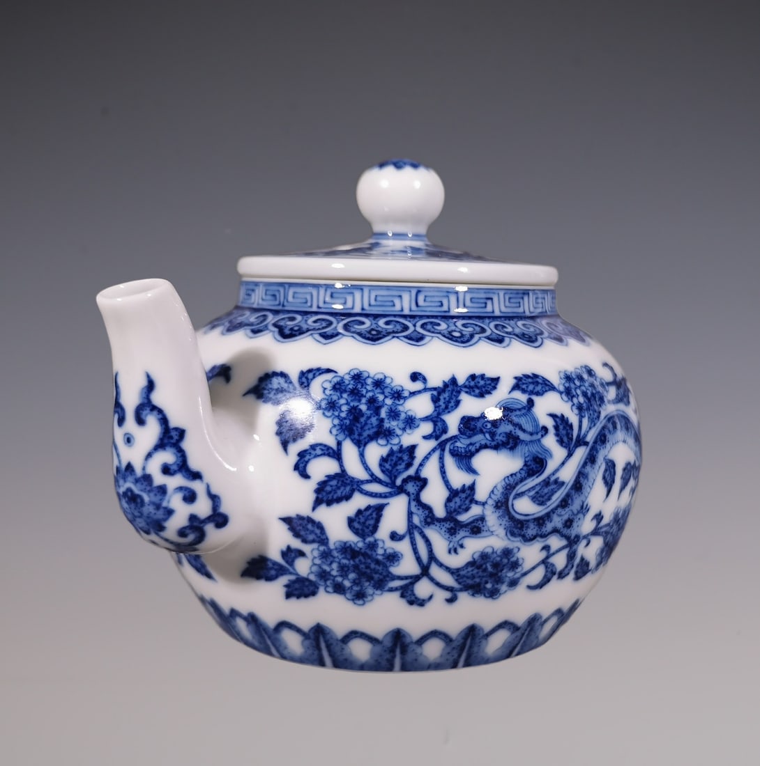 An Exquisite Blue and White Lotus Pattern Dragon Pattern Teapot - 3