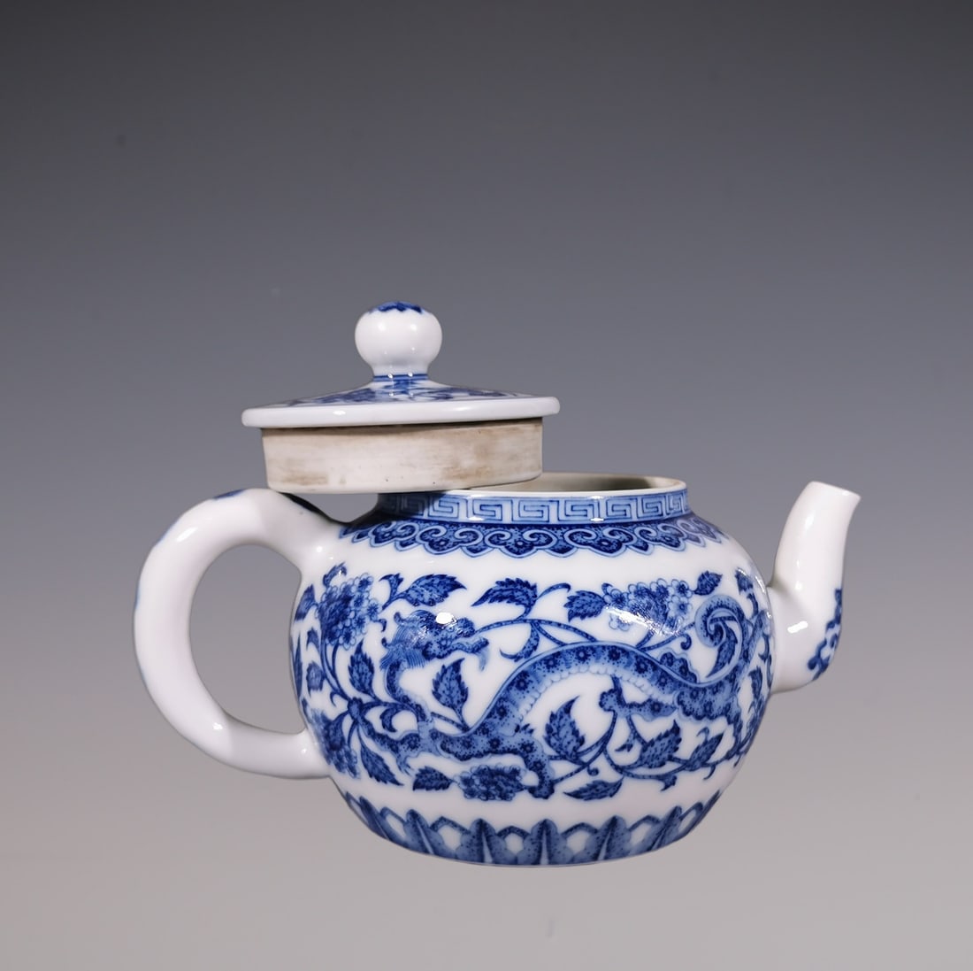 An Exquisite Blue and White Lotus Pattern Dragon Pattern Teapot - 6