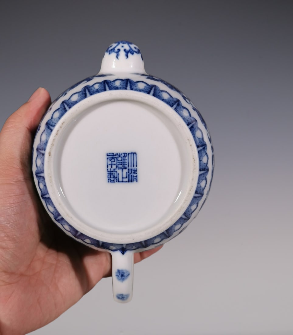 An Exquisite Blue and White Lotus Pattern Dragon Pattern Teapot - 8