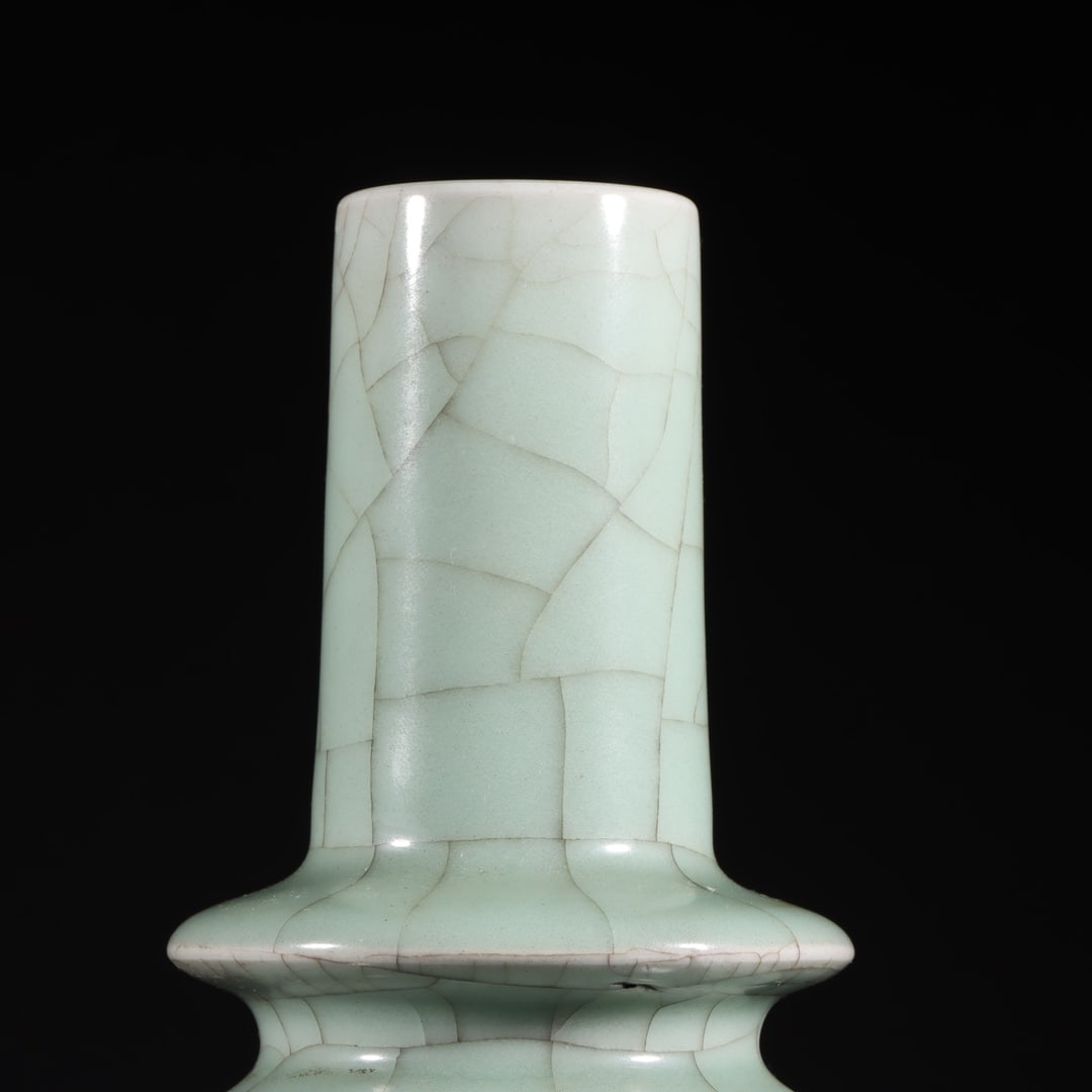 An Exquisite Longquan yao Vase - 3