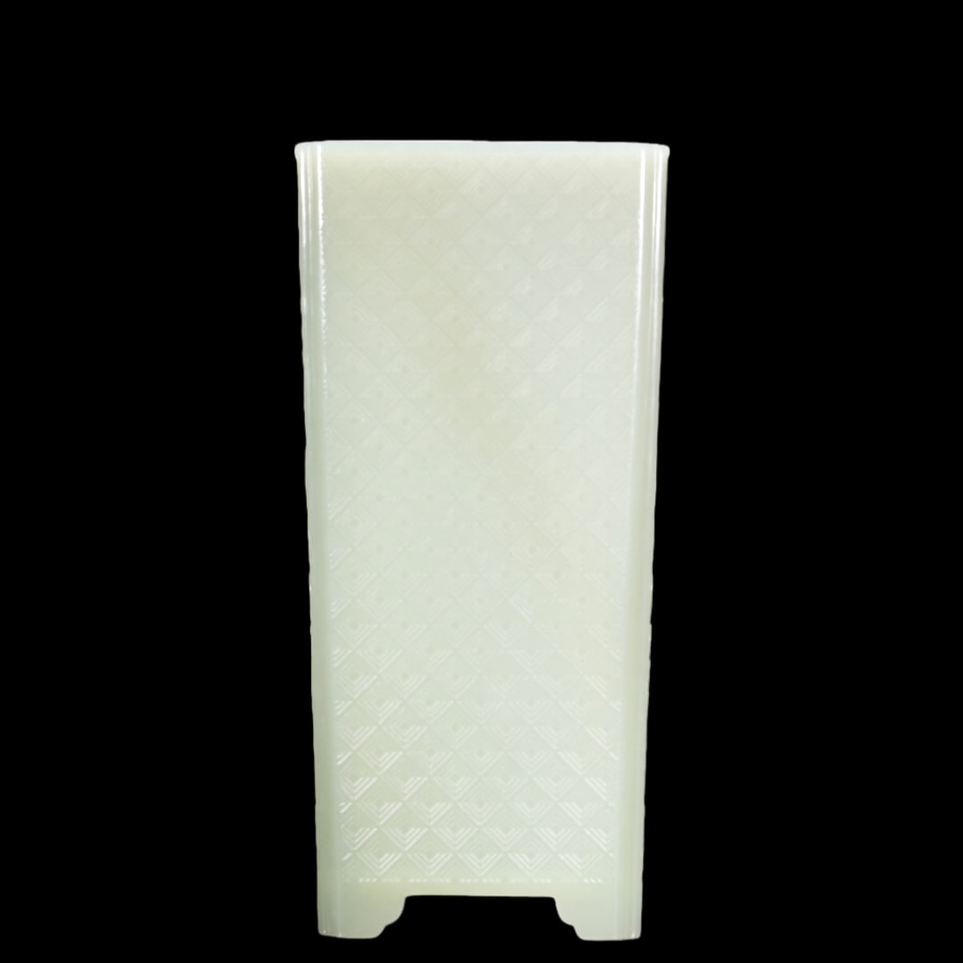 An Exquisite White Jade 'Flower' Vase - 2