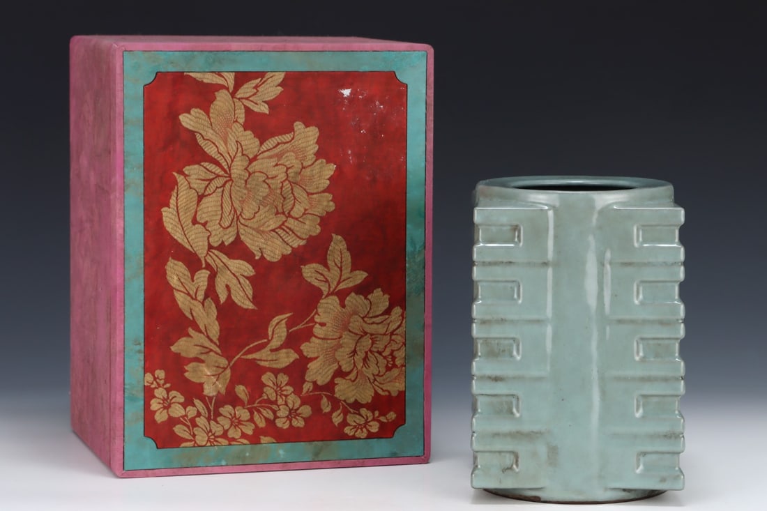 An Exquisite Guan yao Vase - 2