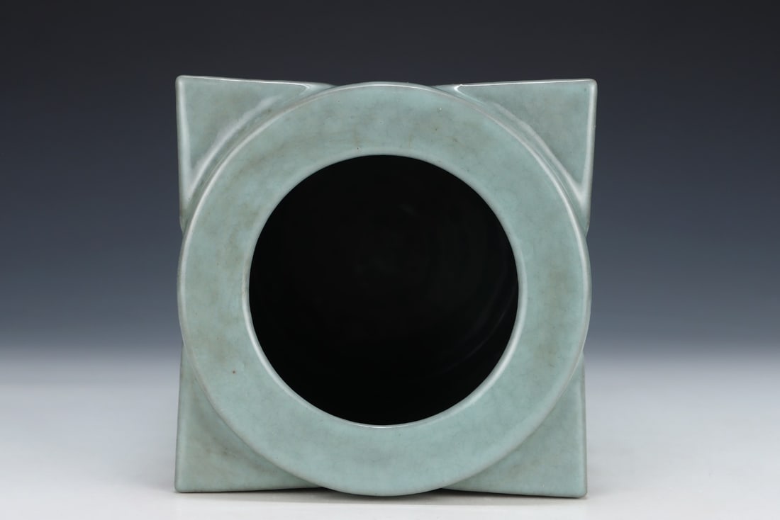 An Exquisite Guan yao Vase - 7