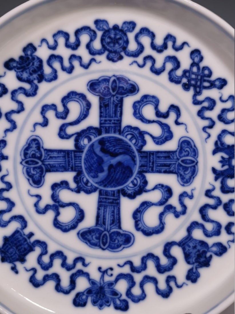 An Exquisite Blue and White Eight Treasures Pattern Plate - 3