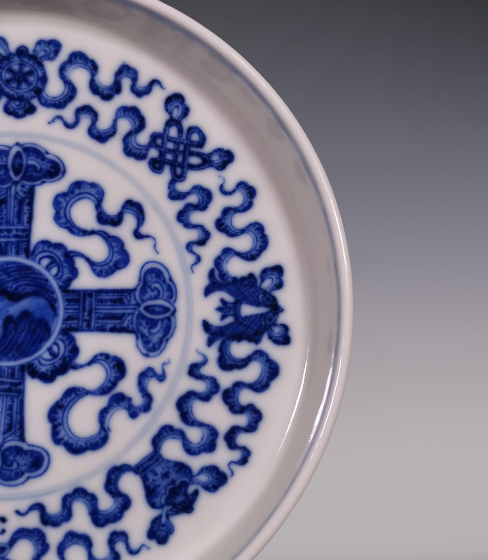 An Exquisite Blue and White Eight Treasures Pattern Plate - 4