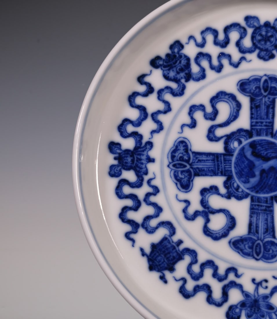 An Exquisite Blue and White Eight Treasures Pattern Plate - 5