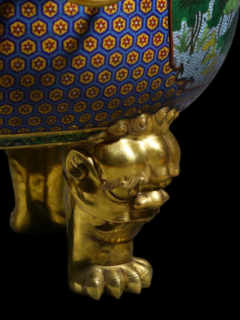 An Exquisite Cloisonne Dragon Pattern Flower and Butterfly Pattern Double-Ears and Tripod Censer - 6