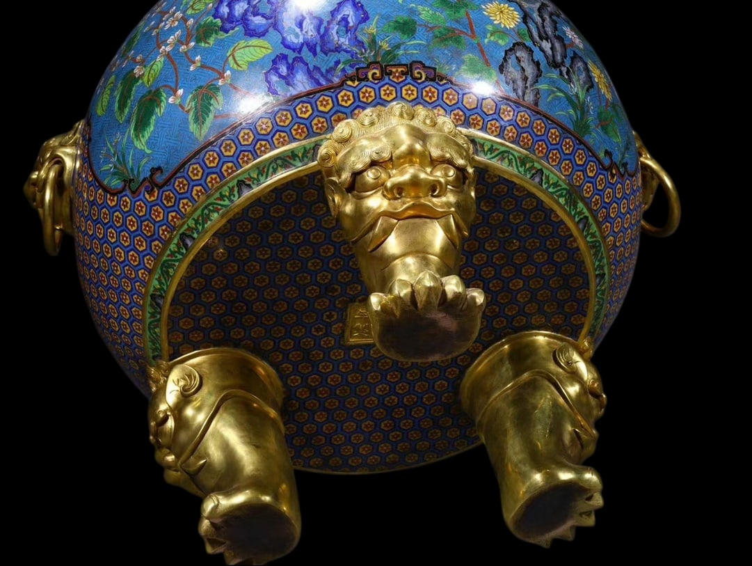 An Exquisite Cloisonne Dragon Pattern Flower and Butterfly Pattern Double-Ears and Tripod Censer - 8