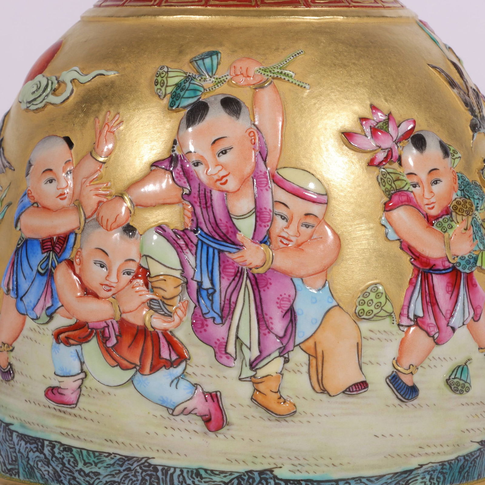 An Exquisite Enamel Green Ground Lotus Pattern Character and Story Pattern Vase - 3