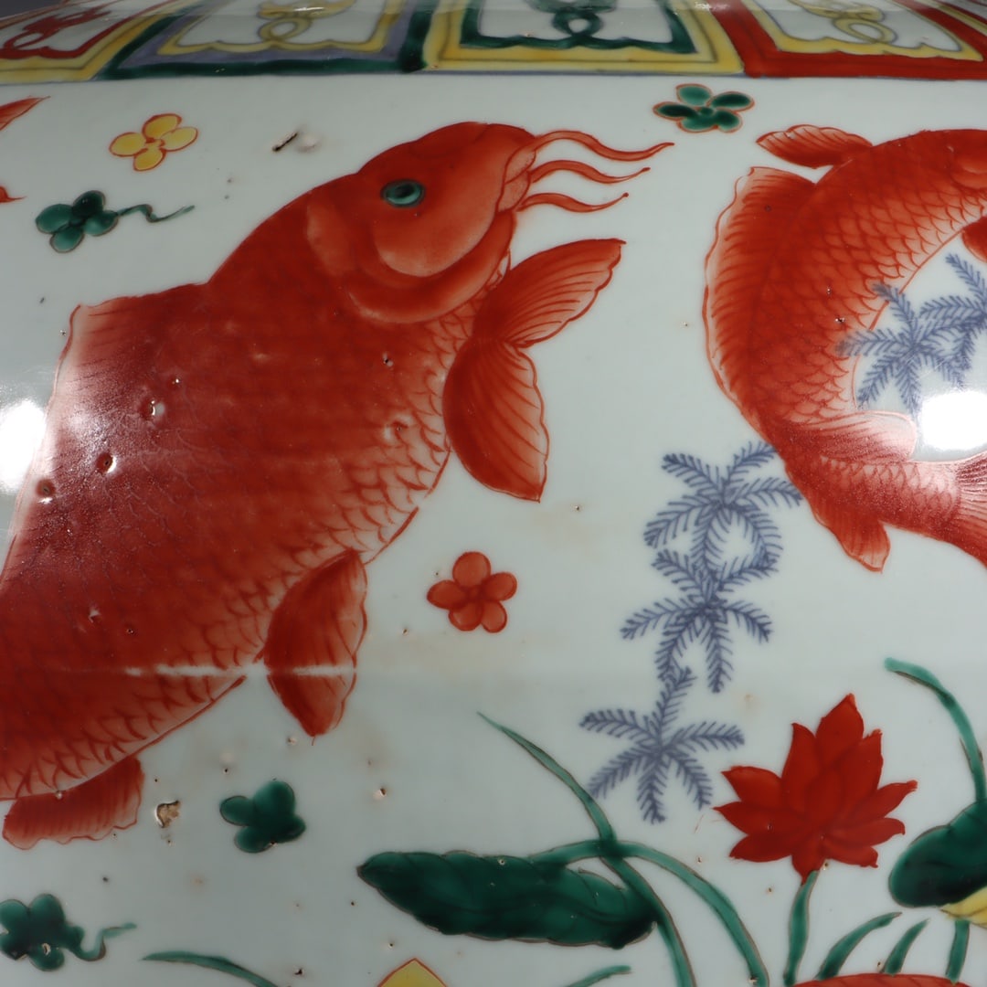 An Exquisite Wucai Fish and Lotus Pattern Jar - 3