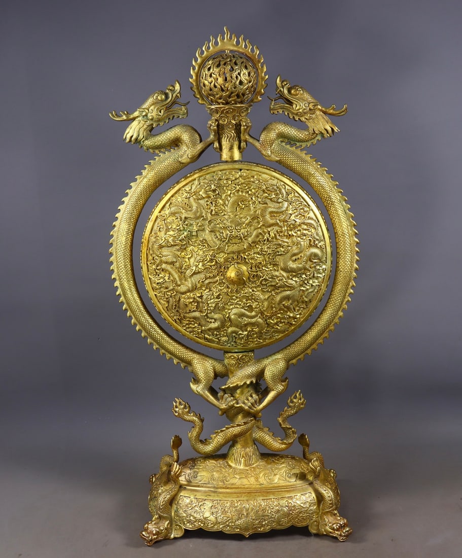 An Exquisite Gilt Bronze Bats and Peach Pattern Dragon Pattern Screen Ornament: An Exquisite Gilt Bronze Bats and Peach Pattern Dragon Pattern Screen Ornament Qing Dynasty, China Size:57cmx27cmx15.5cm Weight:7530g (The Dimensions Of All Batches Are Manually Measured.If You