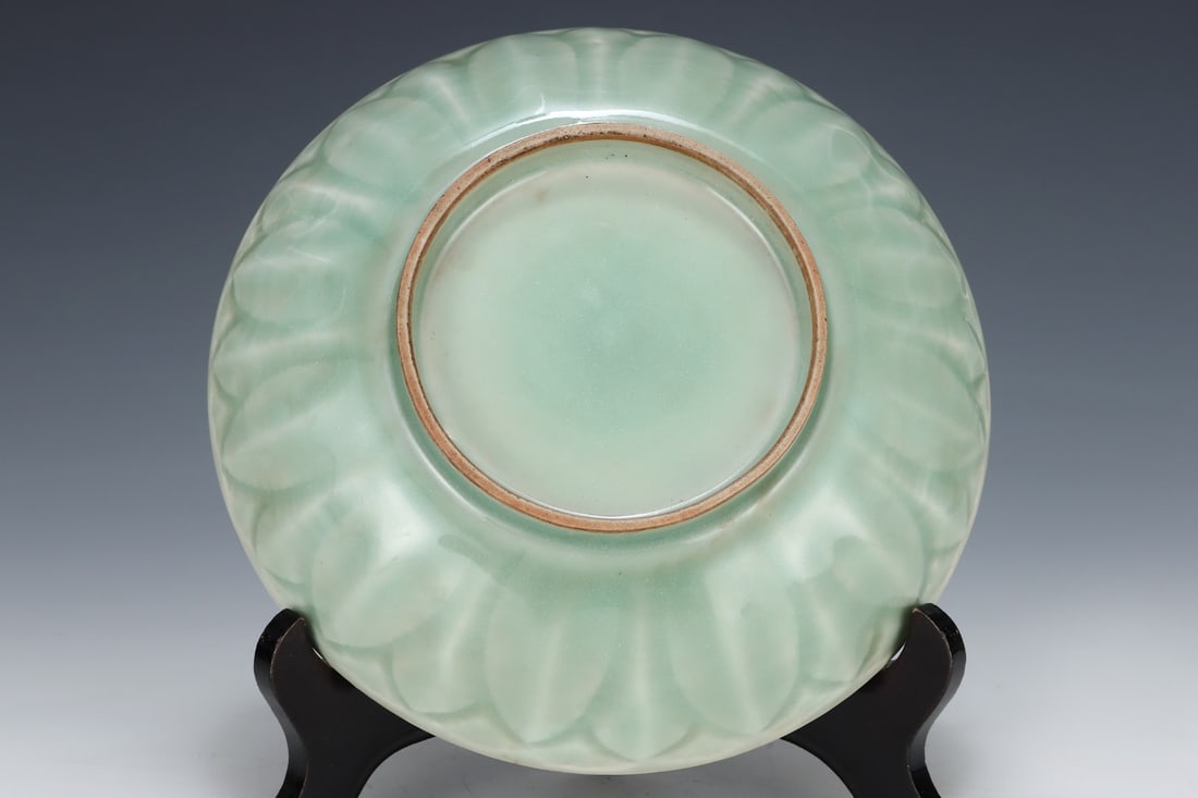 An Exquisite Longquan yao Plate - 4