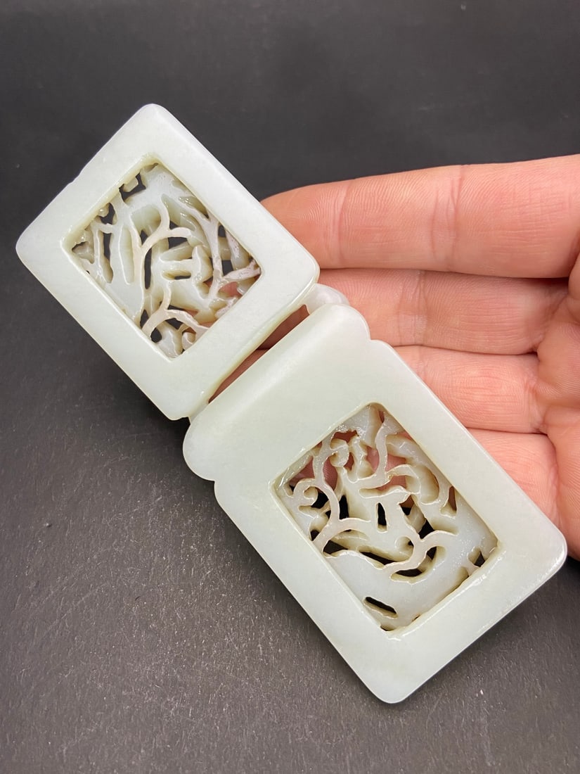 An Exquisite White Jade Dragon Pattern Ornament - 9