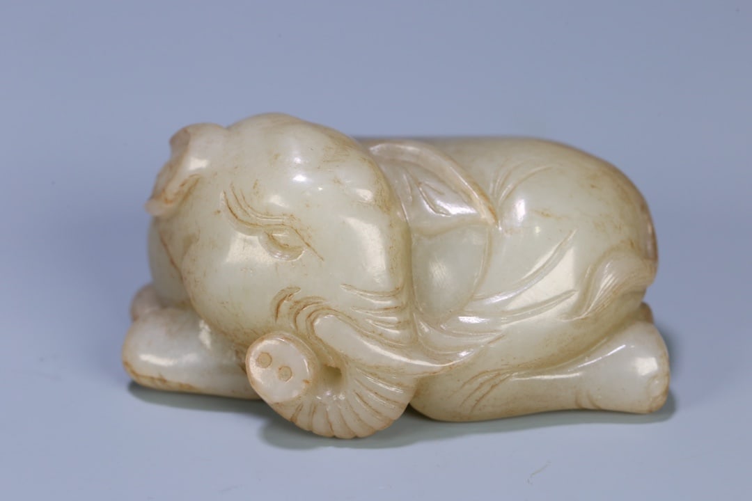 An Exquisite White Jade Elephant Ornament: An Exquisite White Jade Elephant Ornament Qing Dynasty, China Size:7.1cmx4.5cmx3.5cm Weight:150.7g (The Dimensions Of All Batches Are Manually Measured.If You Need More Detailed Information, Please