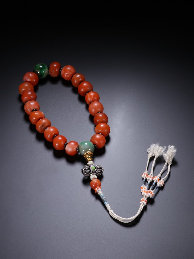 An Exquisite Agate Bracelets: An Exquisite Agate Bracelets Qing Dynasty, China Size:29cmx1.4cm (The Dimensions Of All Batches Are Manually Measured.If You Need More Detailed Information, Please Contact Our Customer Service Before