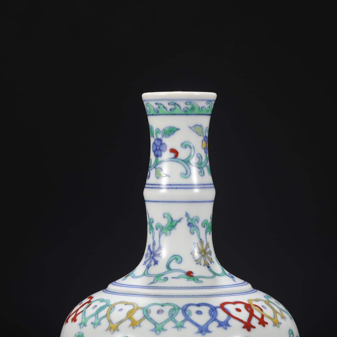 An Exquisite Doucai Lotus Pattern Vase - 3