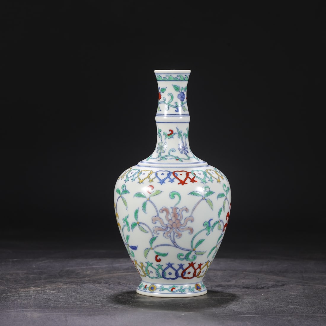 An Exquisite Doucai Lotus Pattern Vase - 8