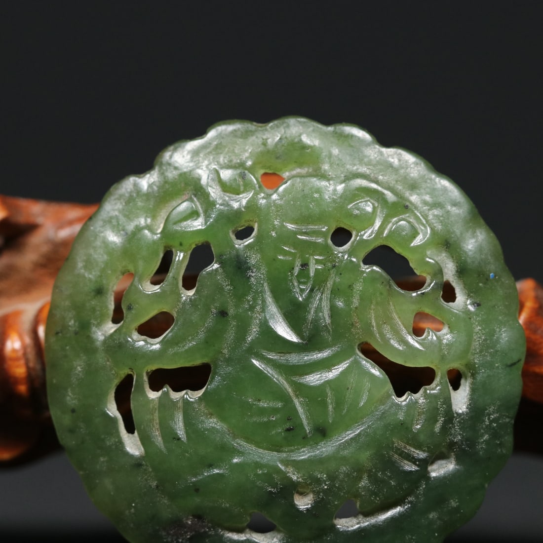 An Exquisite Jasper Figure Pattern Ornament - 4