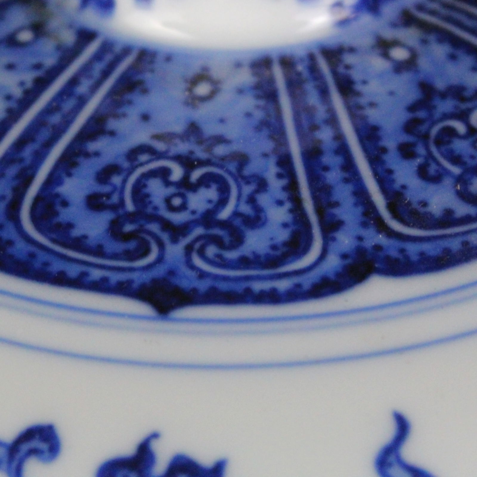 An Exquisite Blue and White Lotus Pattern Vase - 4