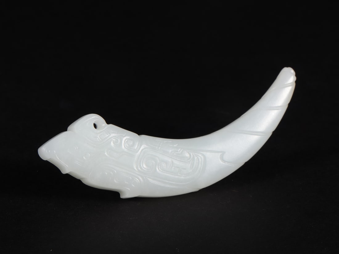 An Exquisite White Jade Ornament - 3