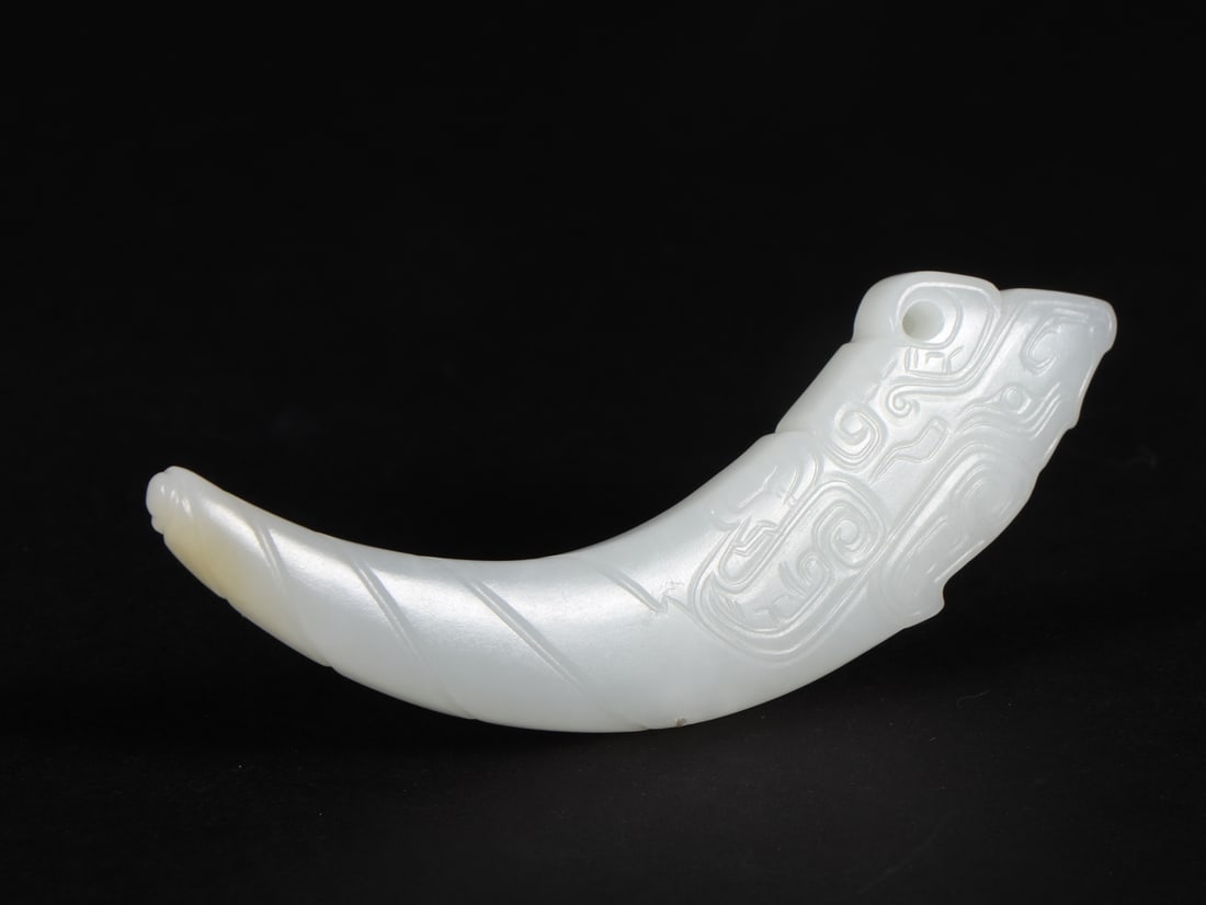 An Exquisite White Jade Ornament - 6