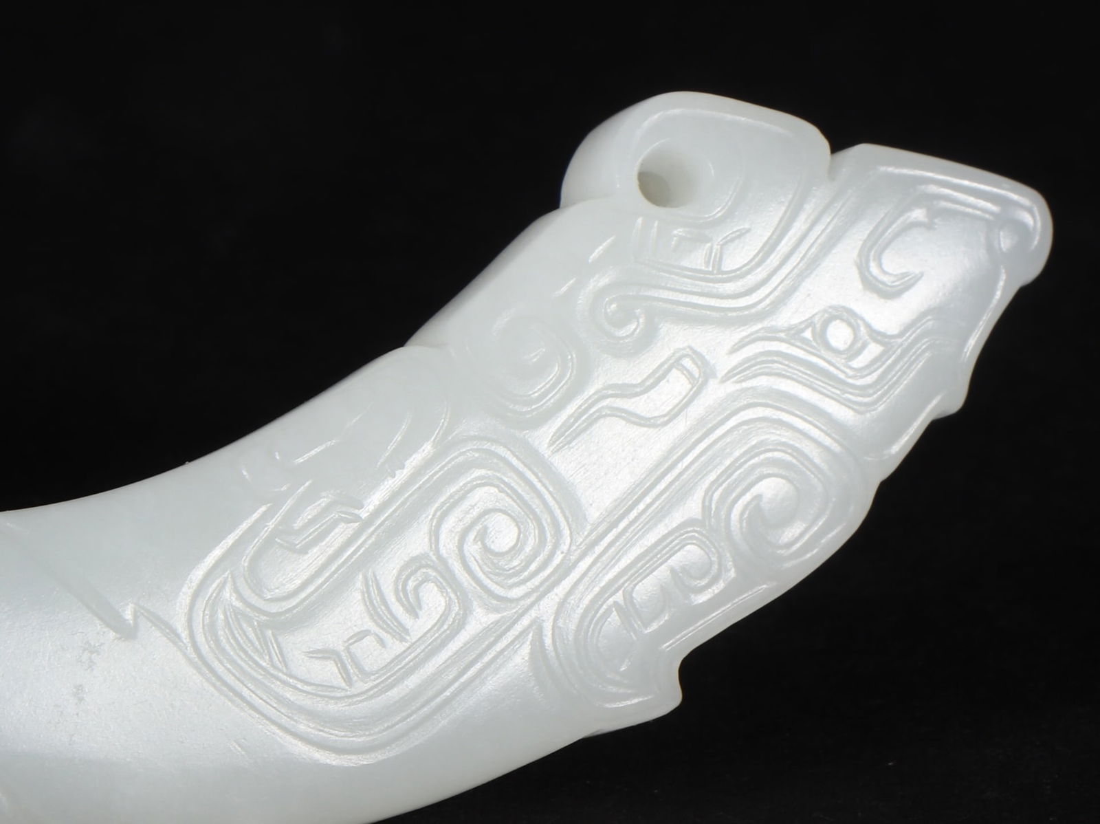 An Exquisite White Jade Ornament - 8