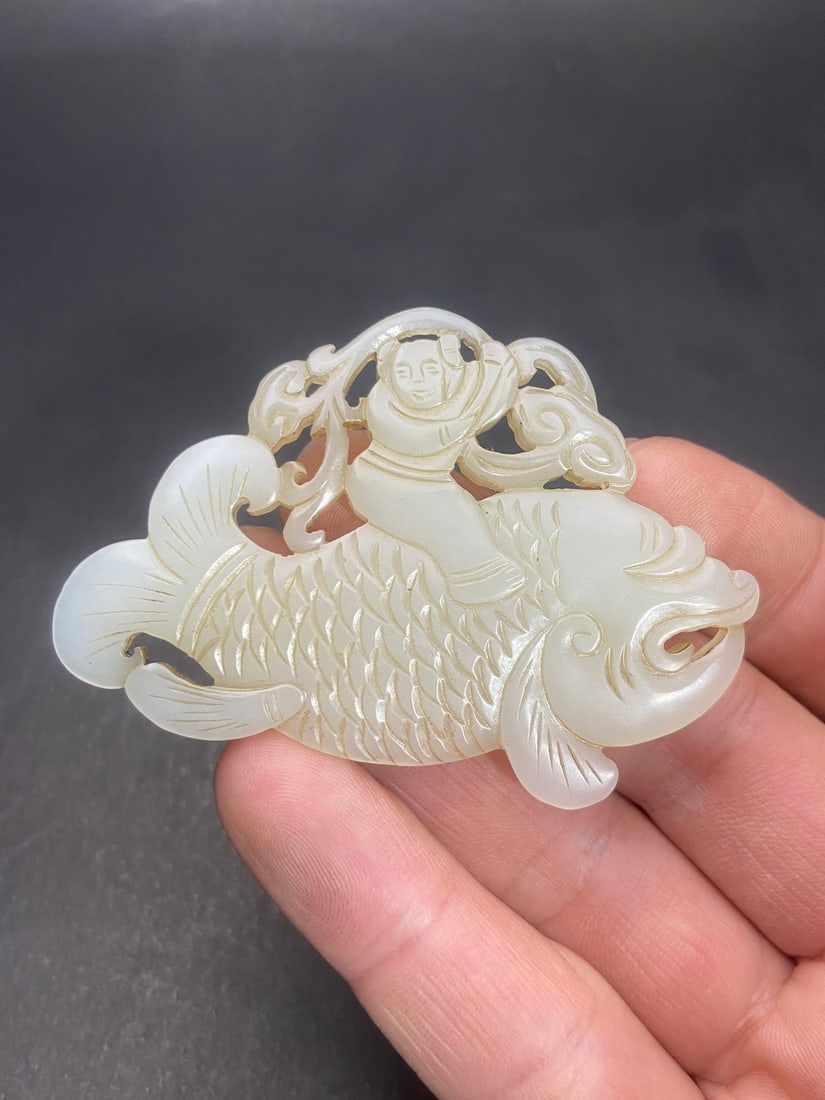 An Exquisite White Jade Fish Pendant - 9