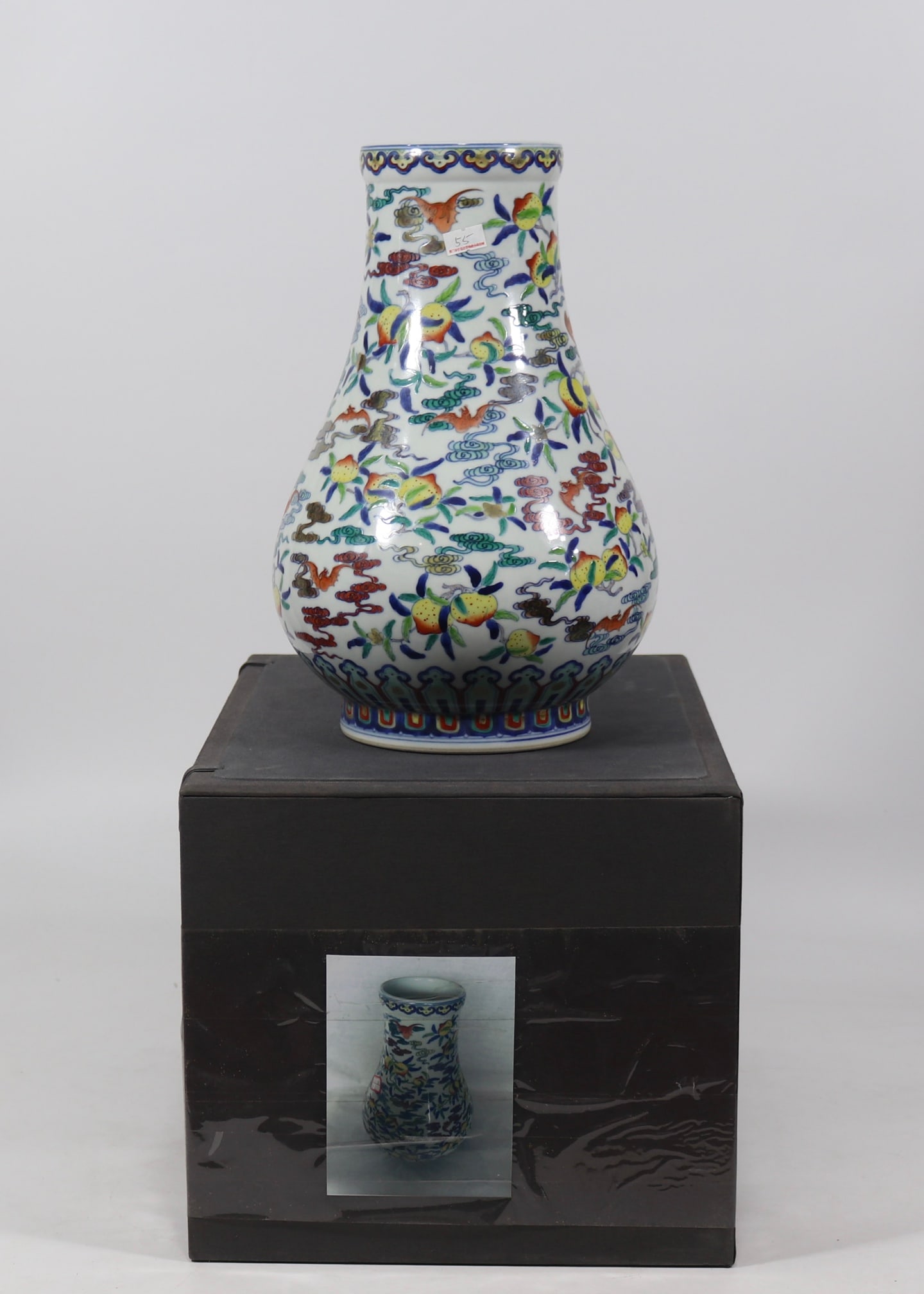 An Exquisite Doucai Bats and Peach Pattern Auspicious Cloud Pattern Vase: An Exquisite Doucai Bats and Peach Pattern Auspicious Cloud Pattern Vase Qing Dynasty, China Yongzheng Six-character Mark Size:32.5cmx20cm (The Dimensions Of All Batches Are Manually Measured.If