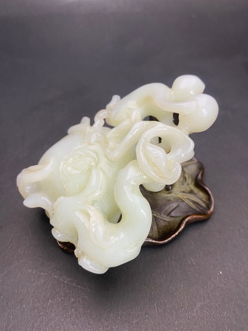 An Exquisite White Jade Bats and Peach Pattern Monkey Pattern Hand Piece - 6
