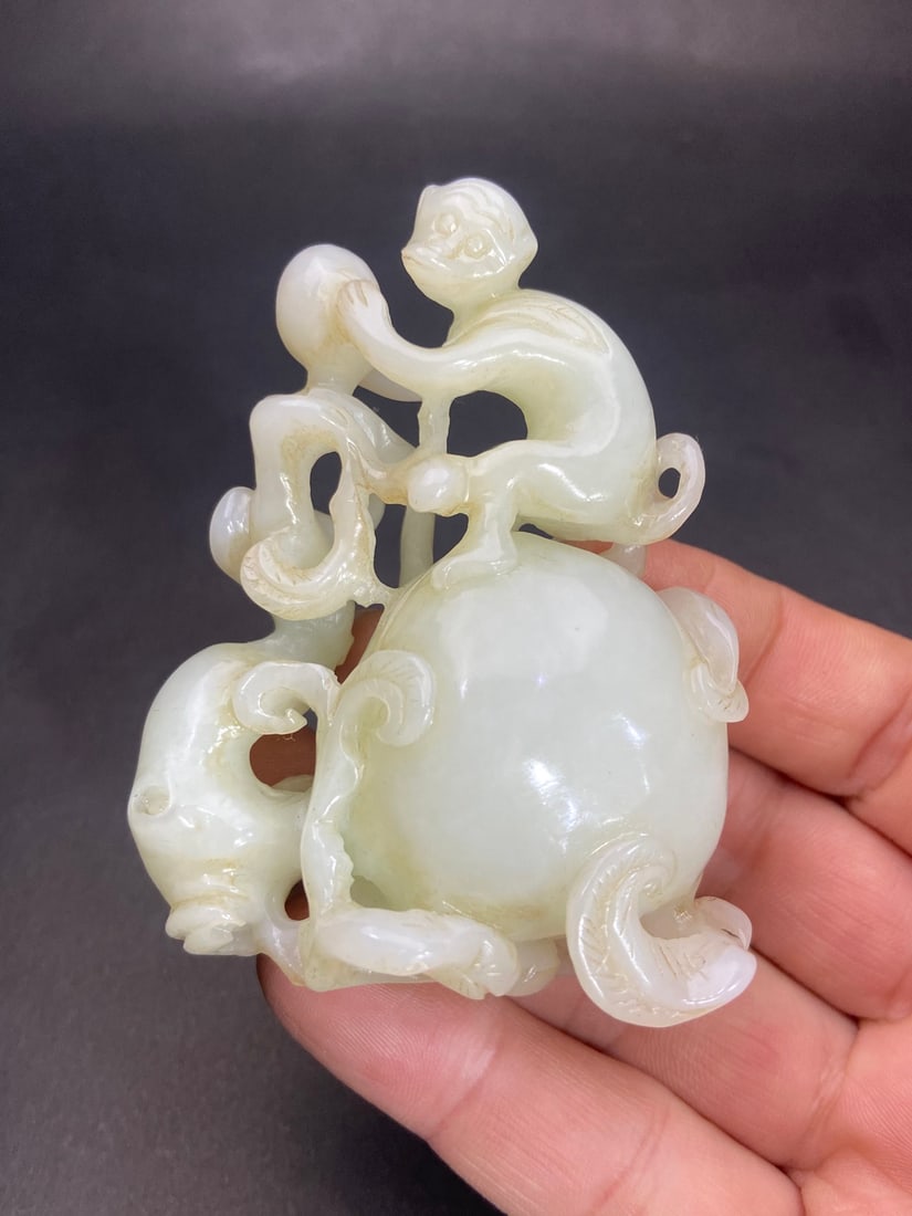 An Exquisite White Jade Bats and Peach Pattern Monkey Pattern Hand Piece - 8