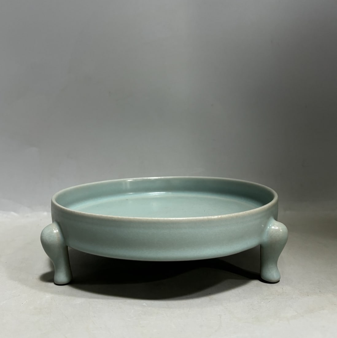 An Exquisite Ru yao Sky Blue Glazed Tripod Brush Washer: An Exquisite Ru yao Sky Blue Glazed Tripod Brush Washer Song Dynasty, China Size:5.5cmx17.5cm (The Dimensions Of All Batches Are Manually Measured.If You Need More Detailed Information, Please